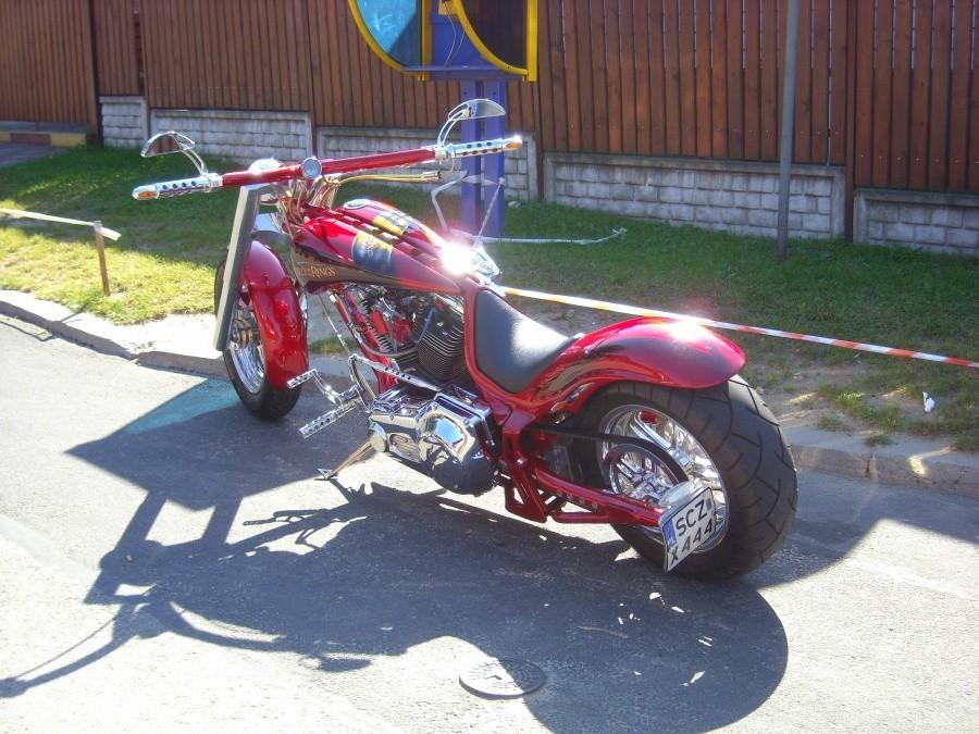 Orginalny motocykl "Lord of the rings" na rynku w Olsztynie.