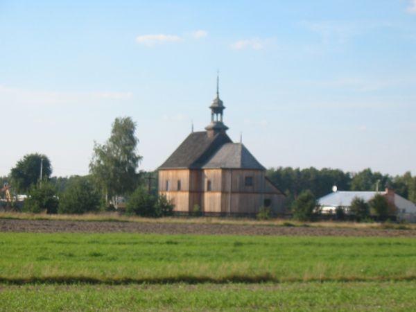 kościółek drewniany w Twardej nad Zalewem Sulejowskim