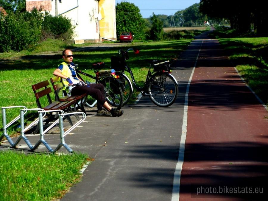 Początek ścieżki rowerowej w Lichnowach.