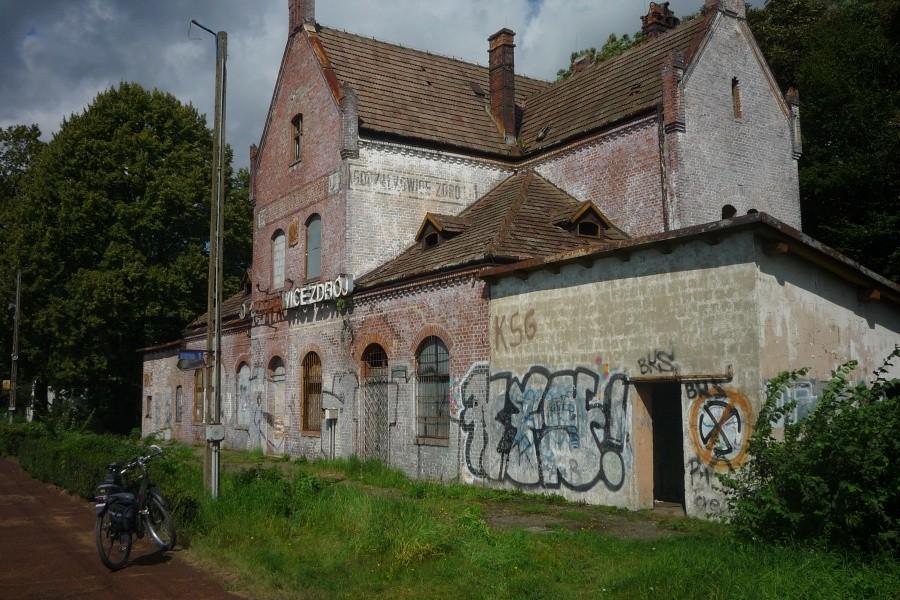 Nieczynna stacja kolejowa w Goczałkowicach Zdroju