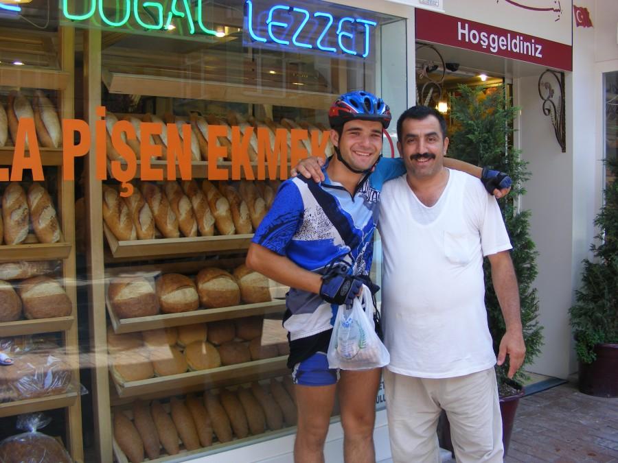 Pan Piekarz który sprezentował nam chleb i ciastka:)