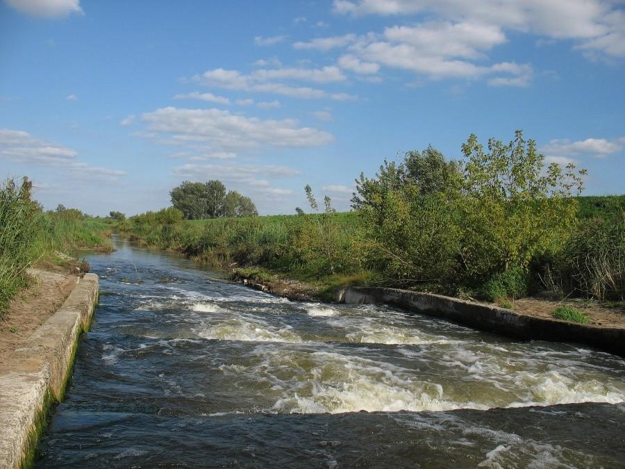Jeziorka, a pod nią Wilanówka