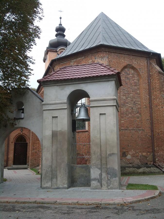 Kościółek i dzwonnica w Bytyniu