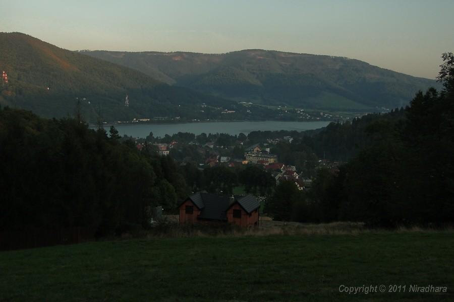 jezioro o zmierzchu