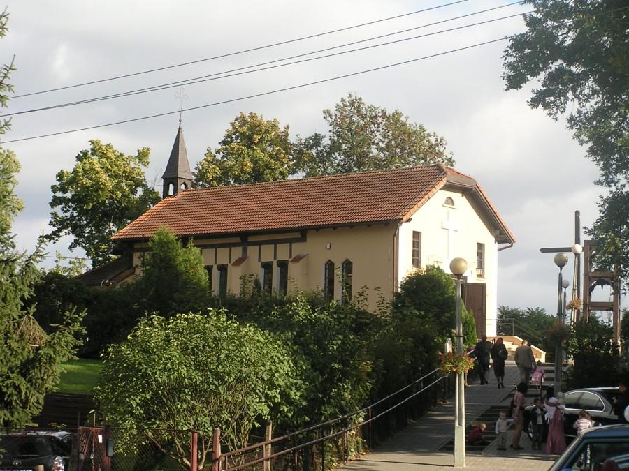 kościół pw św. Barbary z 1853 r. w Sartowicach a zabytkowego dębu szypułkowego Graf Schwerin niestety już nie szukałem
