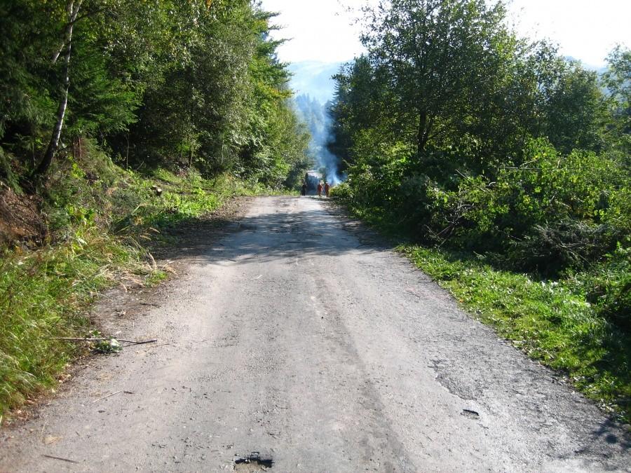 bardzo stromy podjazd z Kamesznicy pod Przełęcz Koniakowską