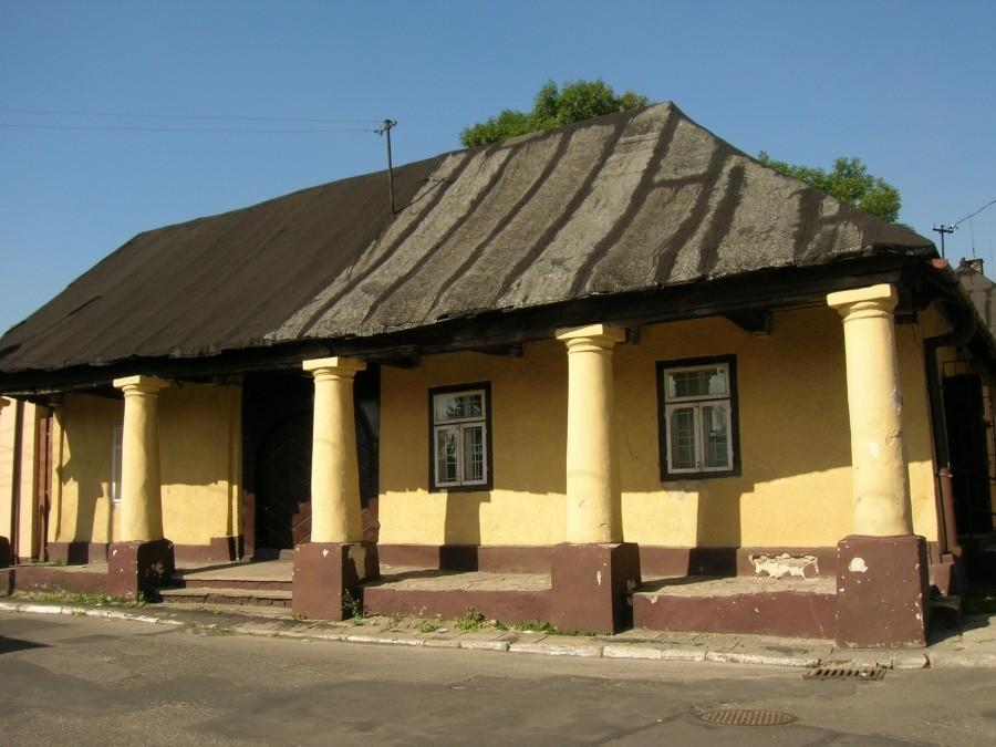 dom z kolumnami