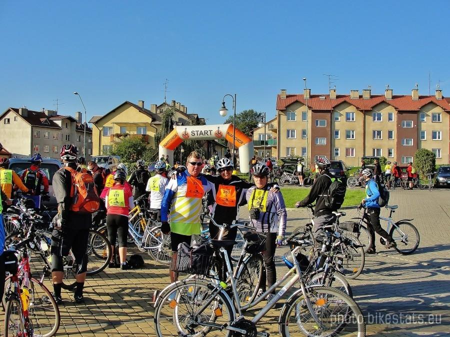 Maraton szosowy " Żuławy Wkoło" -Asia,Jurek i ja przed startem.