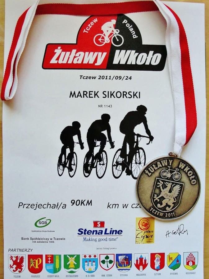 Pamiątkowy dyplom i medal z maratonu Żuławy Wkoło.