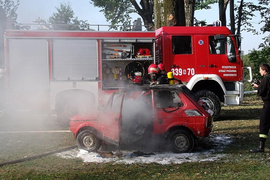 Fojermany spaliły ekskluzywnego blachosmroda