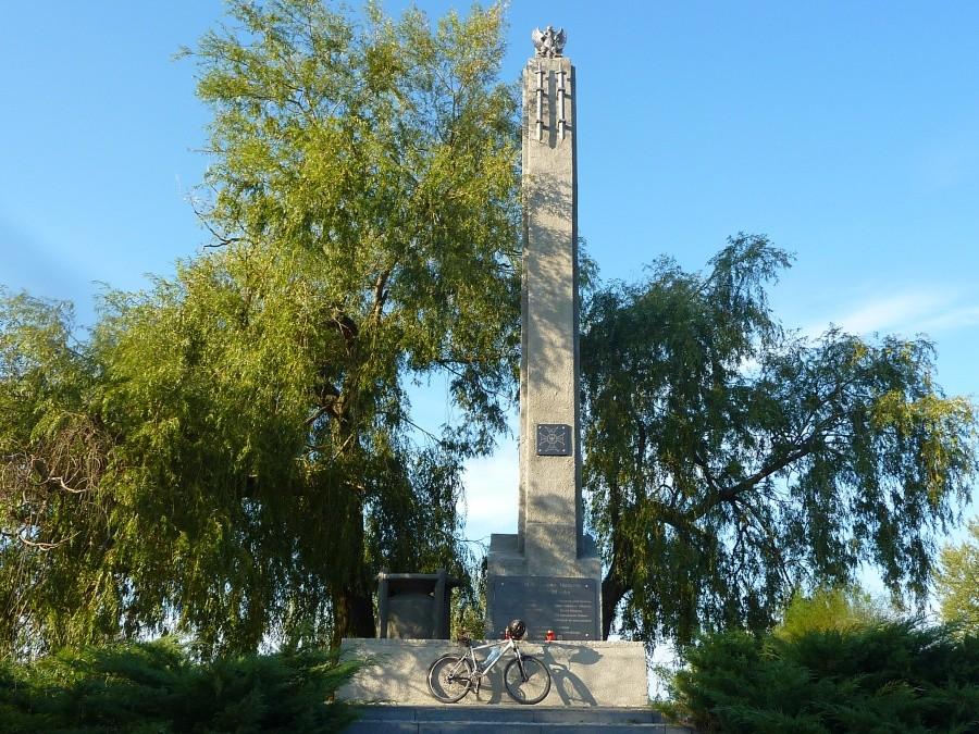 Obelisk w Śladowie