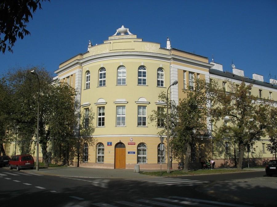 Budynek administracyjny osiedla dla bezdomnych na ul. Kobielskiej