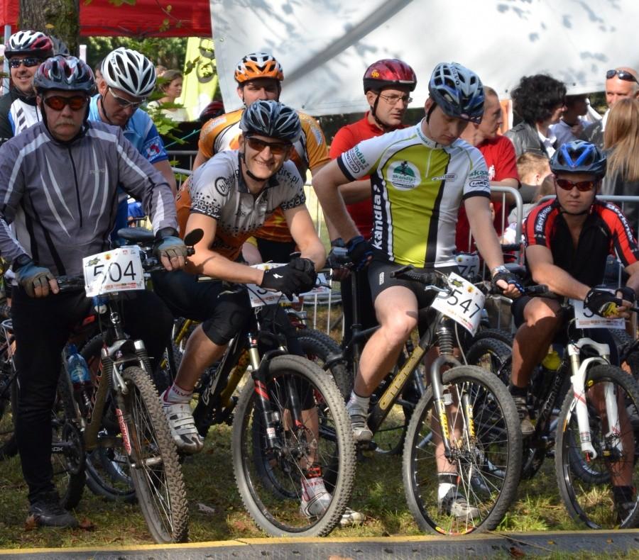 Start mężczyzn i koniet na II Rowerowym Plenerze w Zabrzu w 2011