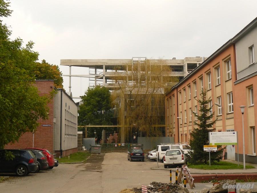 Buduje się nowy budynek Polśl.