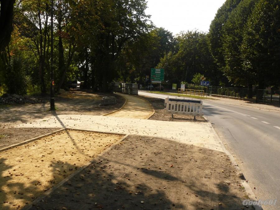 Przejazd na nowej ścieżce rowerowej - przy szkole w Rokitnicy
