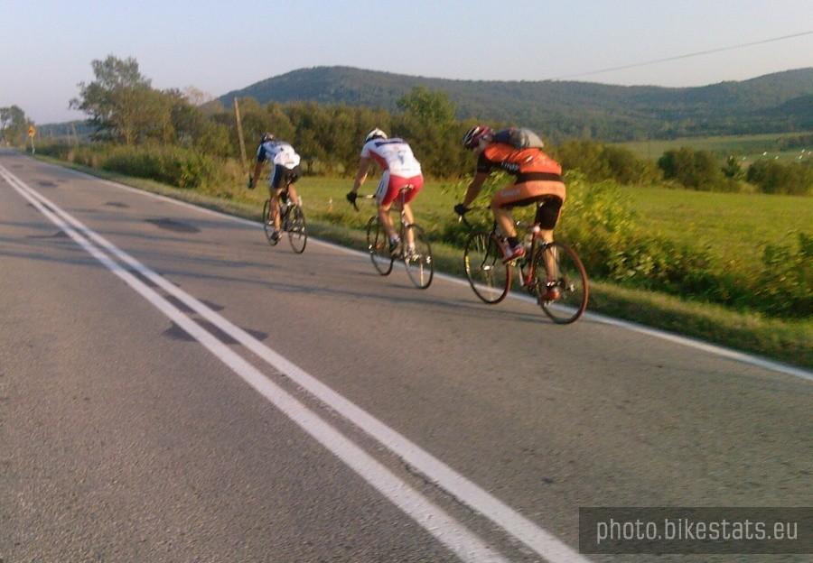 niewraźny peleton przed Bednarką