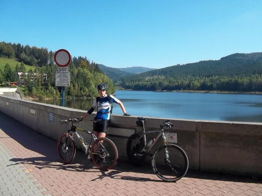 Nad Zaporą..Czarna(Jezioro Czerniańskie)..w oddali punkt docelowy wyprawy Barania G.