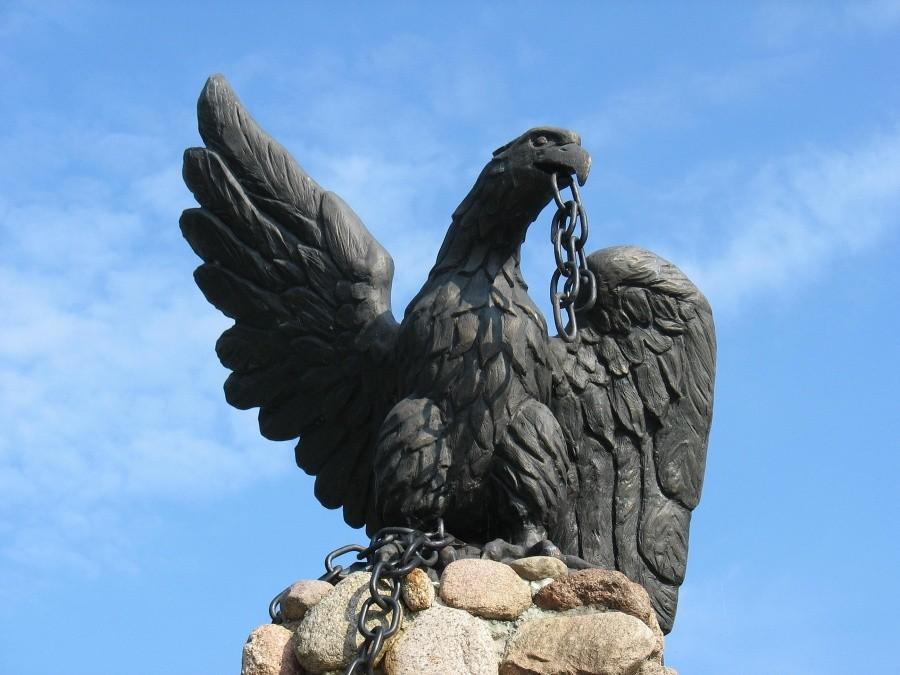 Białobrzegi - orzeł z pomnika legionistów Piłsudskiego
