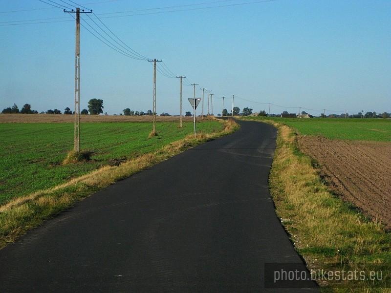 Wąski, równy i pusty safalt - to lubię :-)