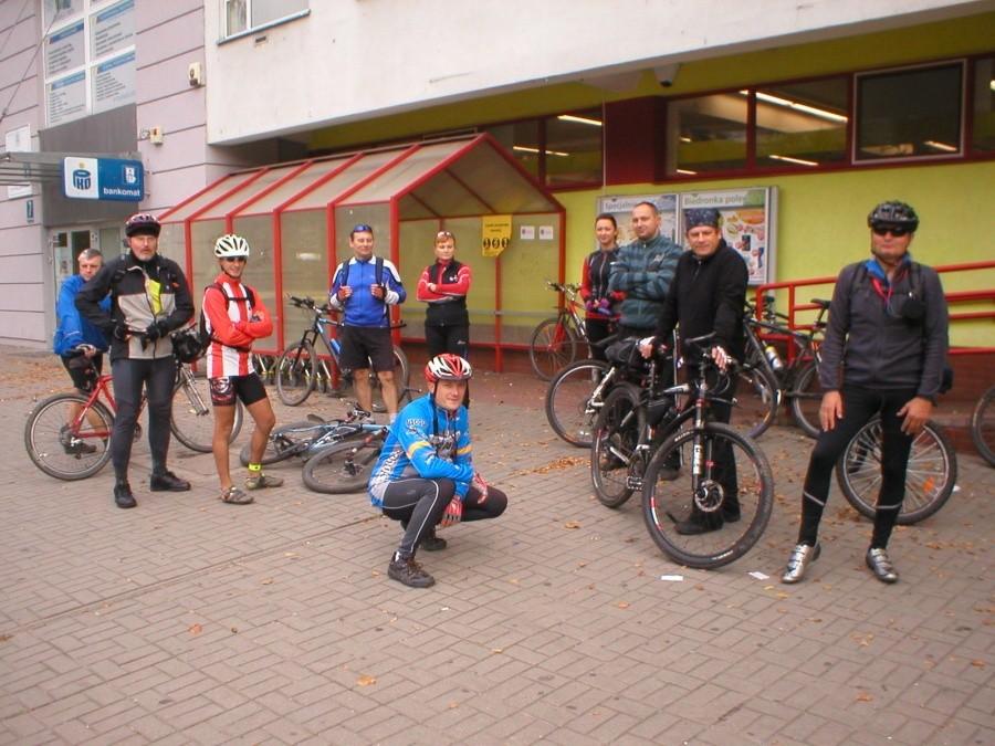 EKIPA BIEDRONKOWA CHWILĘ PRZED JAZDĄ NA WYSOCZYZNĘ ELBLĄSKĄ