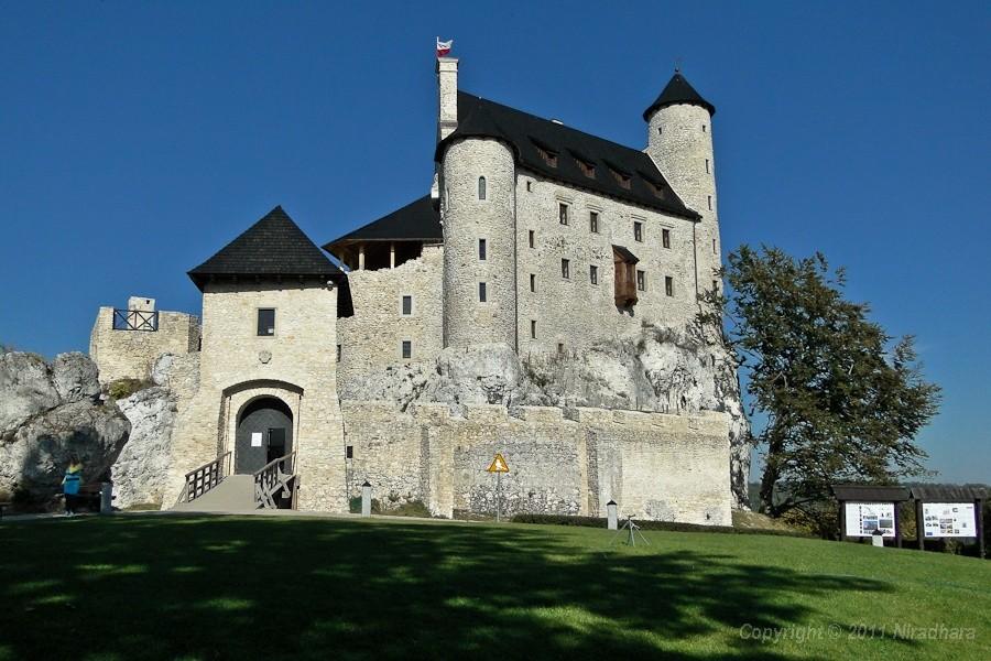 zamek od frontu