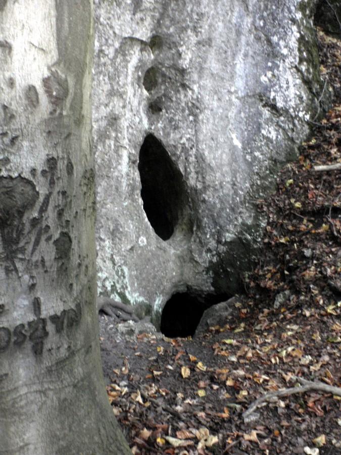 Zagadkowa jaskinia