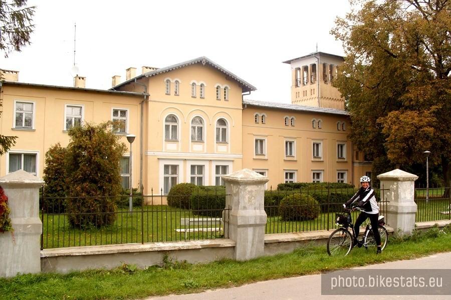 Pałac szlachecki z XVIII wieku w Kłaninie.