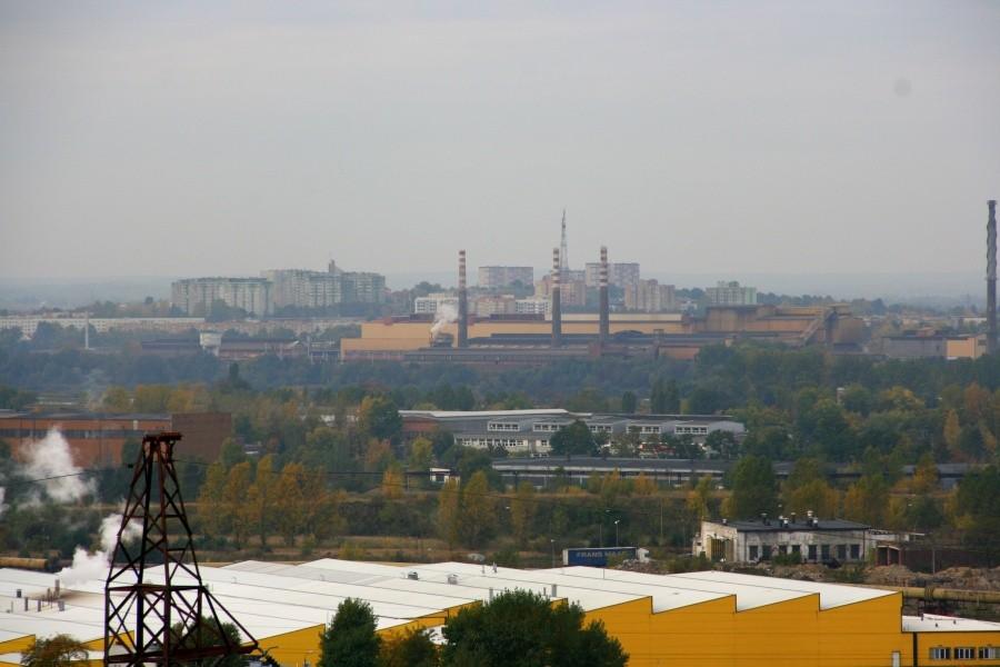 Huta Częstochowa. W tle osiedle Błeszno.
