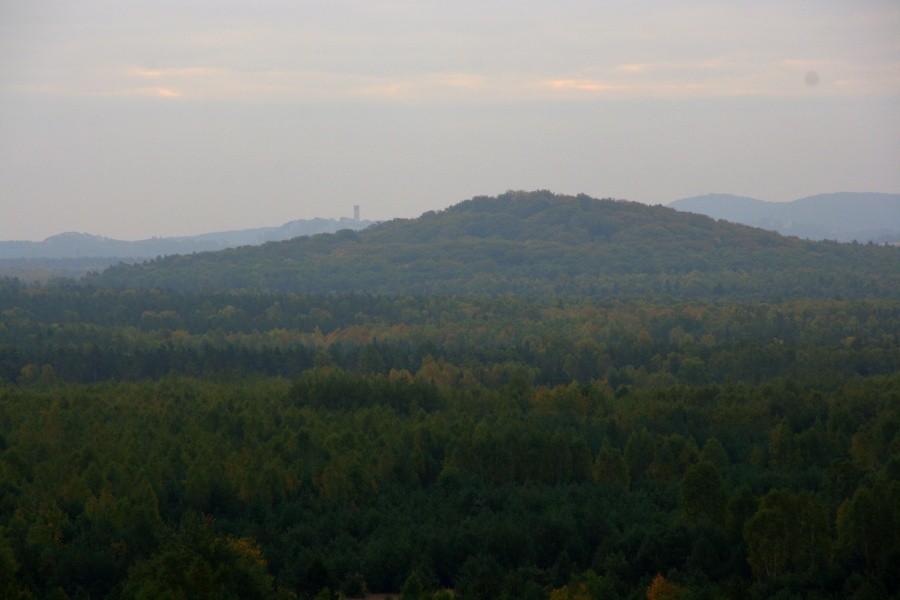 Widok na Zieloną Górę. W tle zamek w Olsztynie.