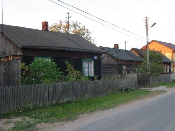 w Swolszewicach pełno takich chat