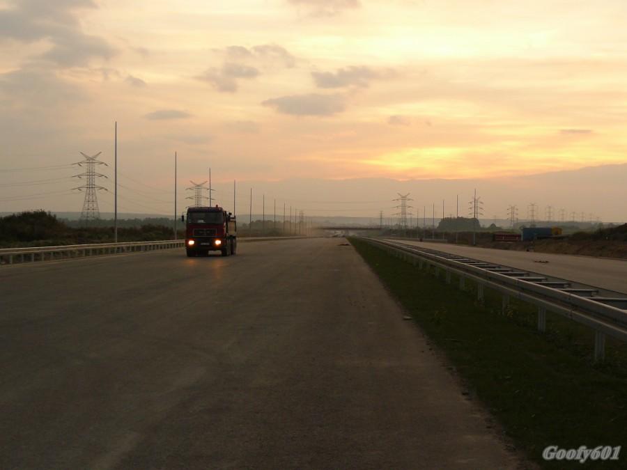 Autostradą w stronę zachodzącego słońca. :)