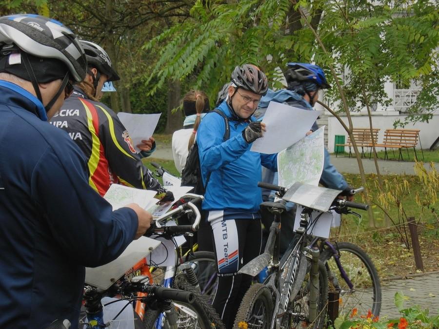 Łucznica - MTBO, chwila zastanowienia przed startem