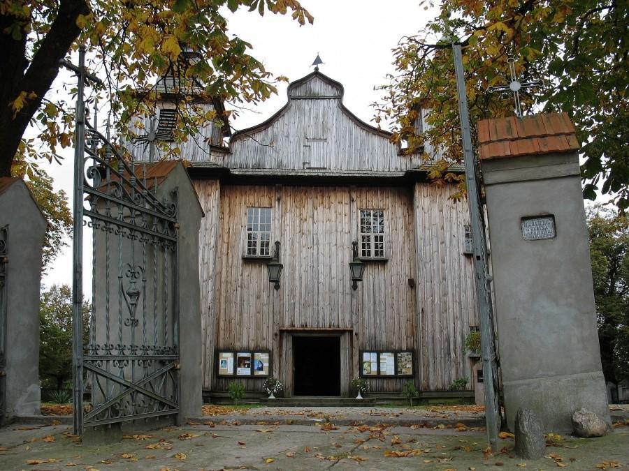 Mariańskie Porzecze - kościół MB Bolesnej, niedaleko PK 14