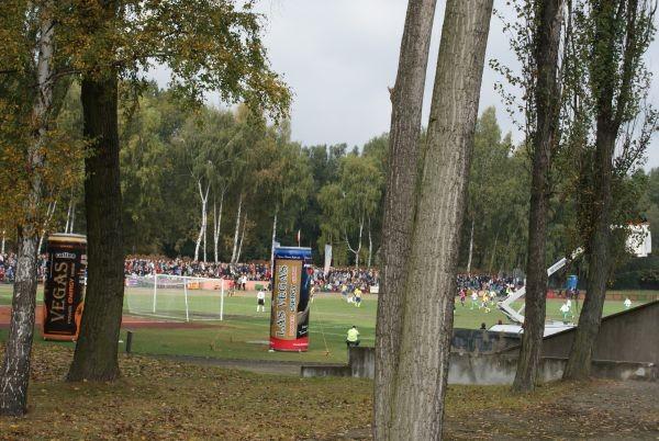 mała trybuna prawie zapełniona