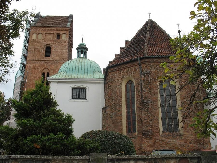 Kościół Nawiedzenia NMP na Nowym Mieście - widok od strony skarpy