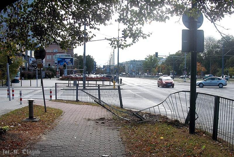 Blachosmrodem w płot