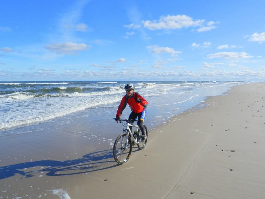 Spałnienie marzeń. Jazda po plaży na granicy lądu i morza.