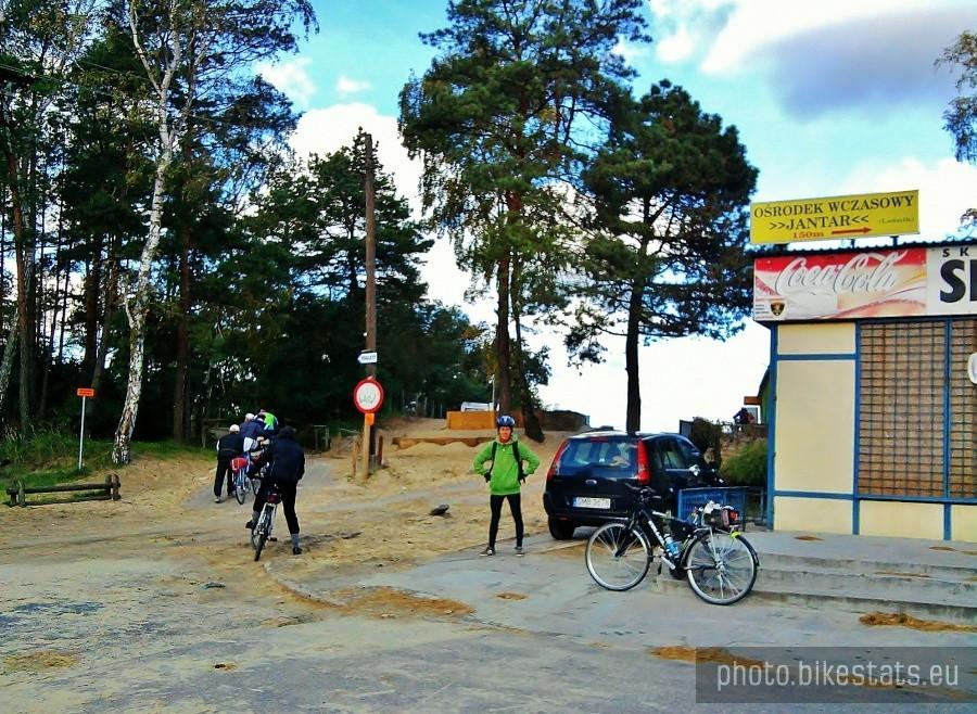 Wejście na plażę w Jantarze.