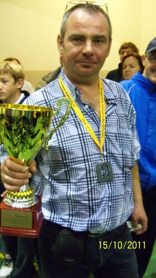 DARECKI Z PUCHAREM ZA ZWYCIĘSTWO