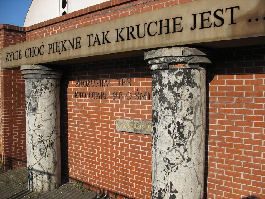 Gdańsk - pomnik ofiar pożaru hali widowiskowej