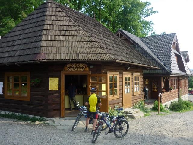 ... sklep, gdzie można się zaopatrzeć w "miód procentowy" na drogę