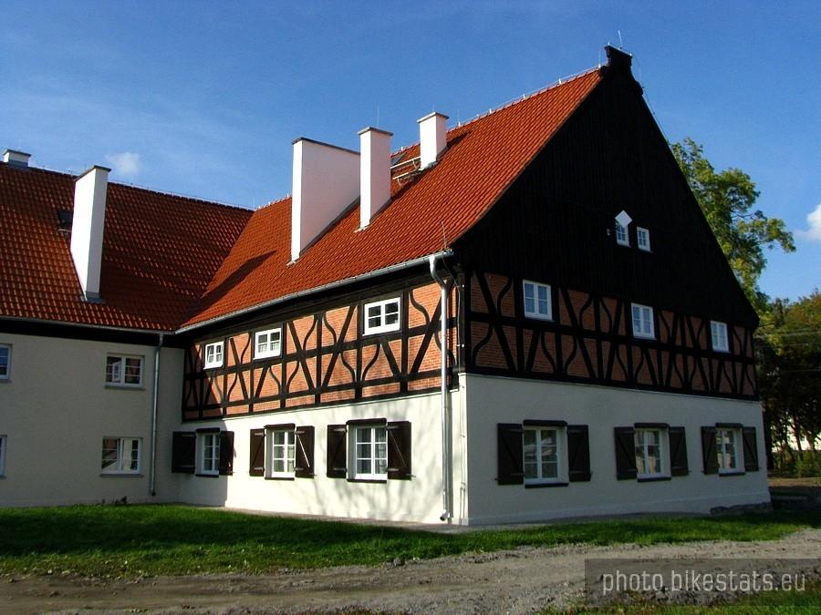 Dom podcieniowy w Miłocinie z 1730 roku – odremontowany dzięki środkom z UE w 2011 r.