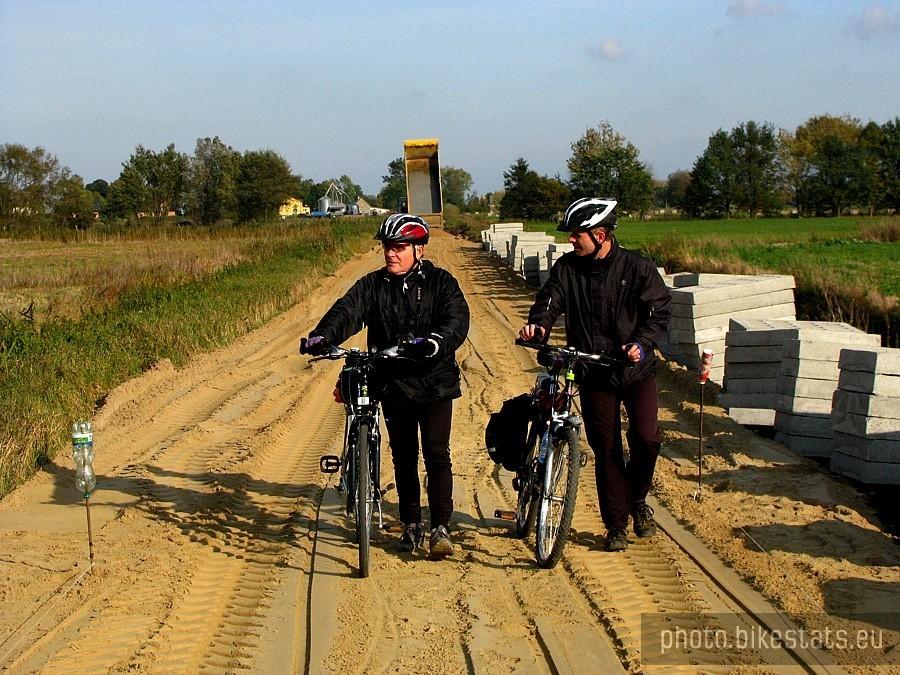 Pomiędzy Wocławami a Wróblewem jest budowana nowa ścieżka rowerowa.
