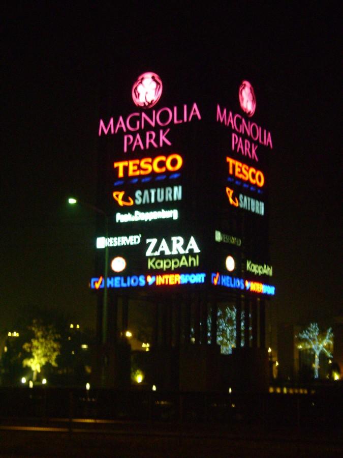 Legnicka,Magnolia Park wczesnym rankiem