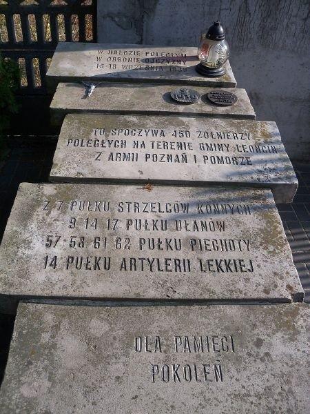 Pomnik na cmentarzu