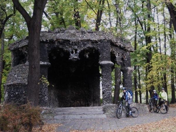 Grota - Park Helenów