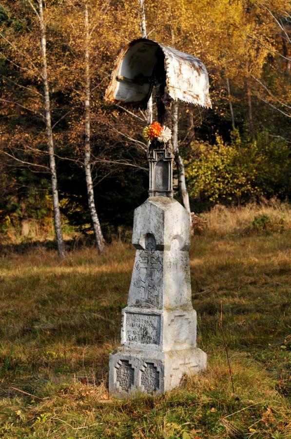 Krzyż za wsią Stawisza