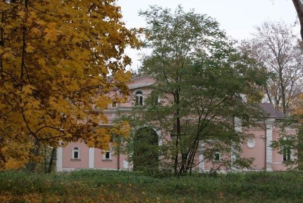tu też pałacyk w Lubiatowie