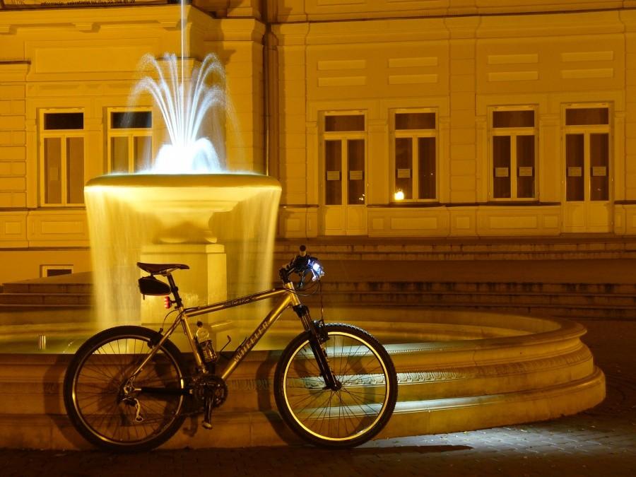 Fontanna przed Pałacem Sokoła w Pruszkowie