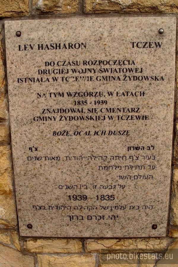Tablica pamiątkowa na Starym Cmentarzu Żydowskim w Tczewie.